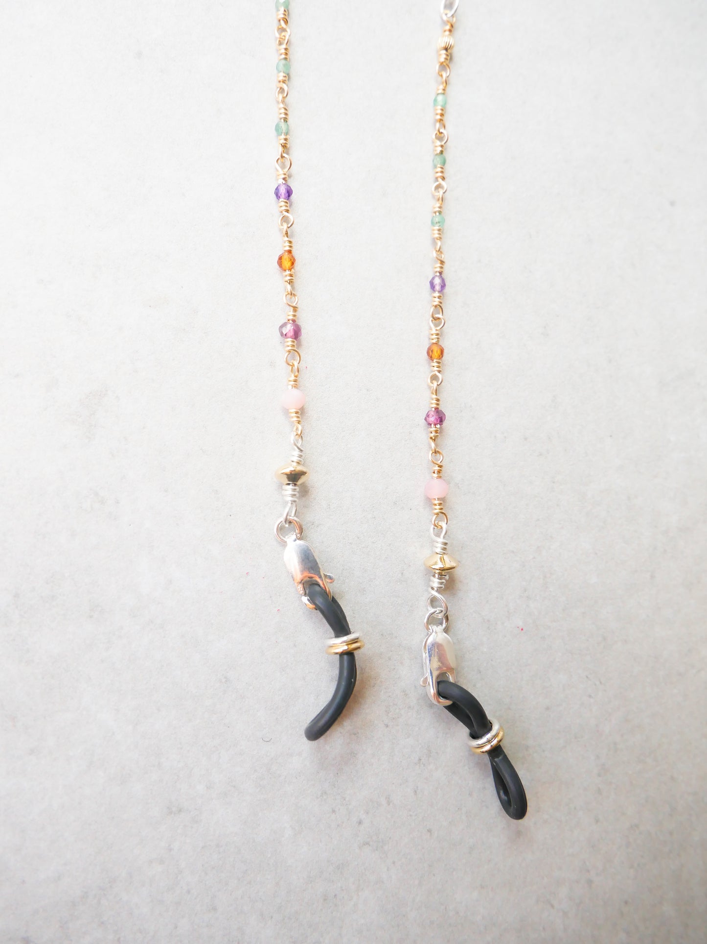 EVERYDAY SOIRÉE glasses chain – pink opal, garnet, emerald, amethyst